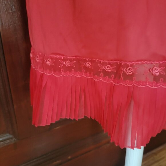 Vintage Vanity Fair Red Half Slip With Lace & Pleats - Picture 2 of 4